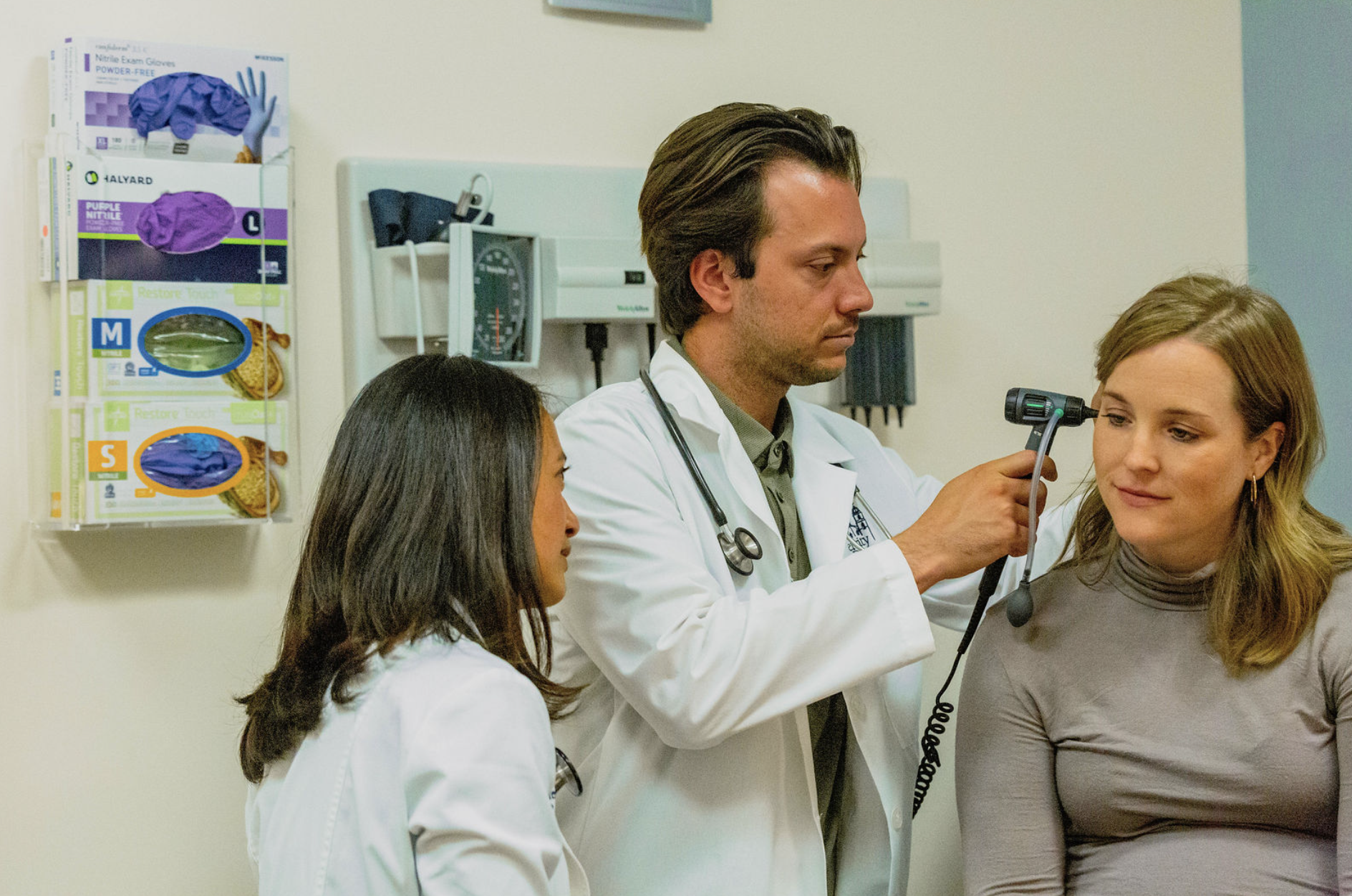 <span id="hs_cos_wrapper_name" class="hs_cos_wrapper hs_cos_wrapper_meta_field hs_cos_wrapper_type_text" style="" data-hs-cos-general-type="meta_field" data-hs-cos-type="text" >Physician Assistant or Nurse Practitioner? Key Differences to Consider (and How to Choose)</span>